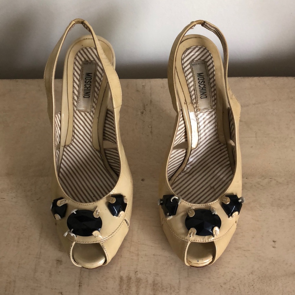 Moschino strappy pump